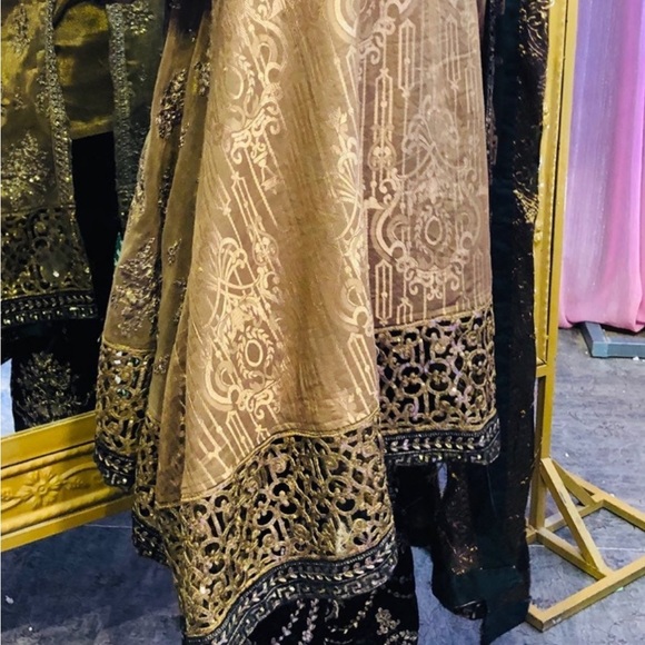 Original Maria B Wedding Collection - Picture 4 of 10